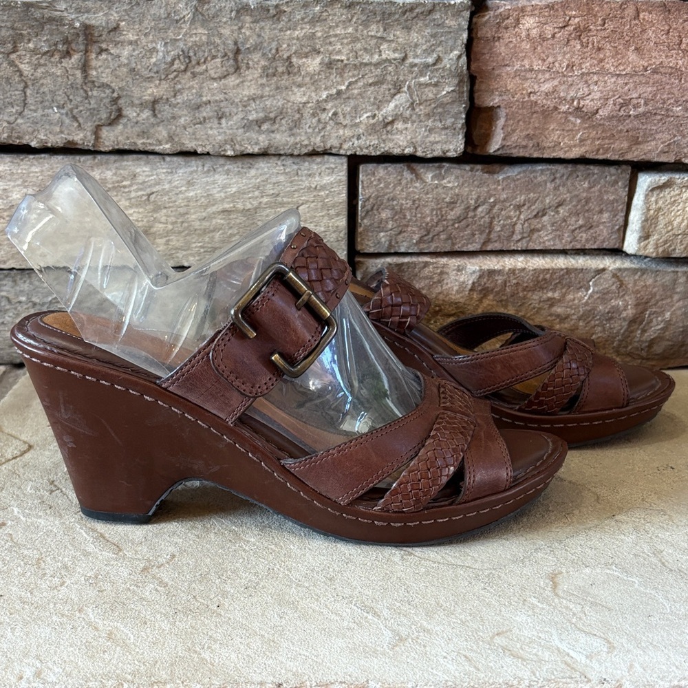 Nurture sz 10 Camilia brown leather wedge sandals